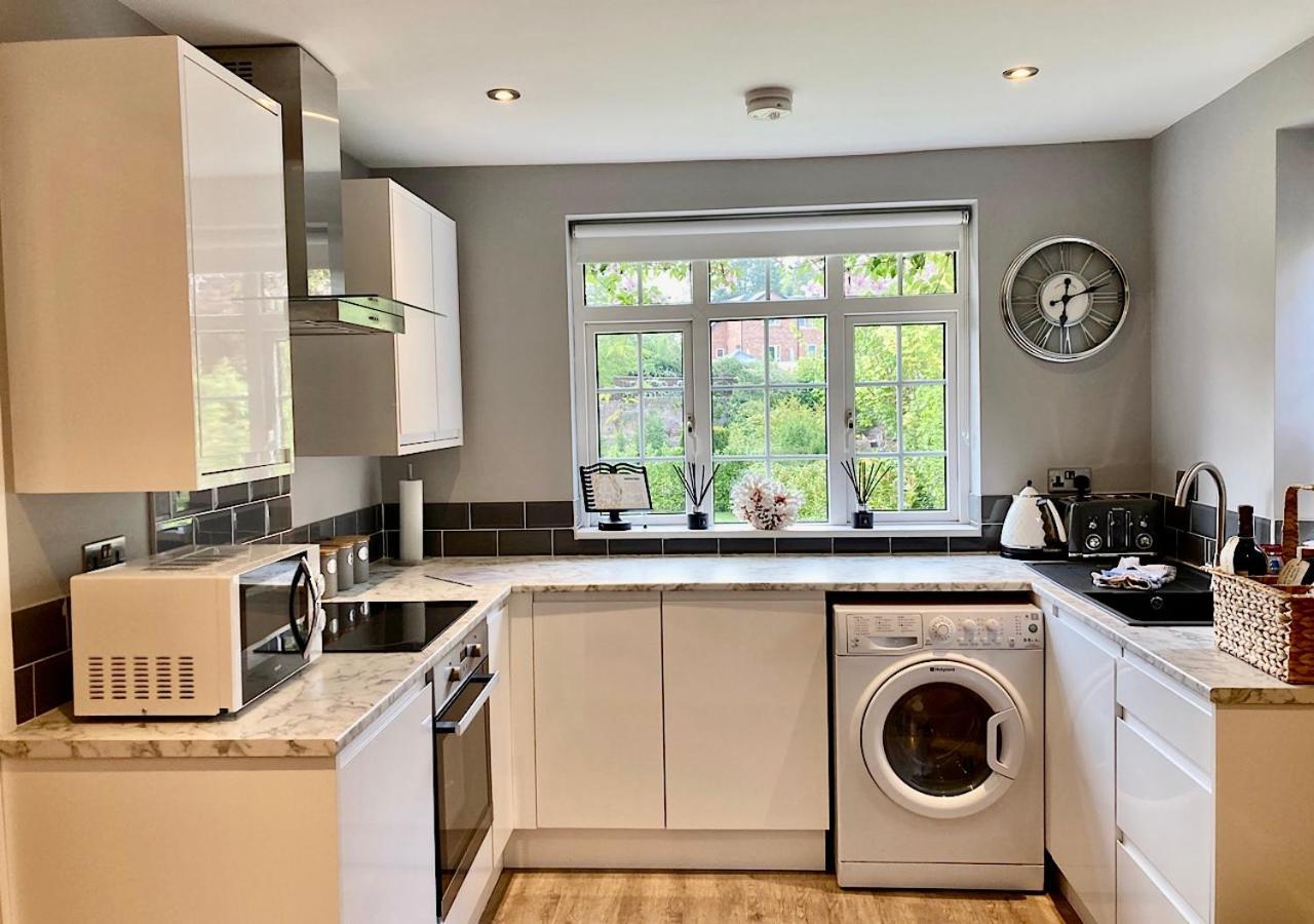 The Lodge Chester - Luxury Apartment For Two, With Free Parking! Hough Green Exterior photo