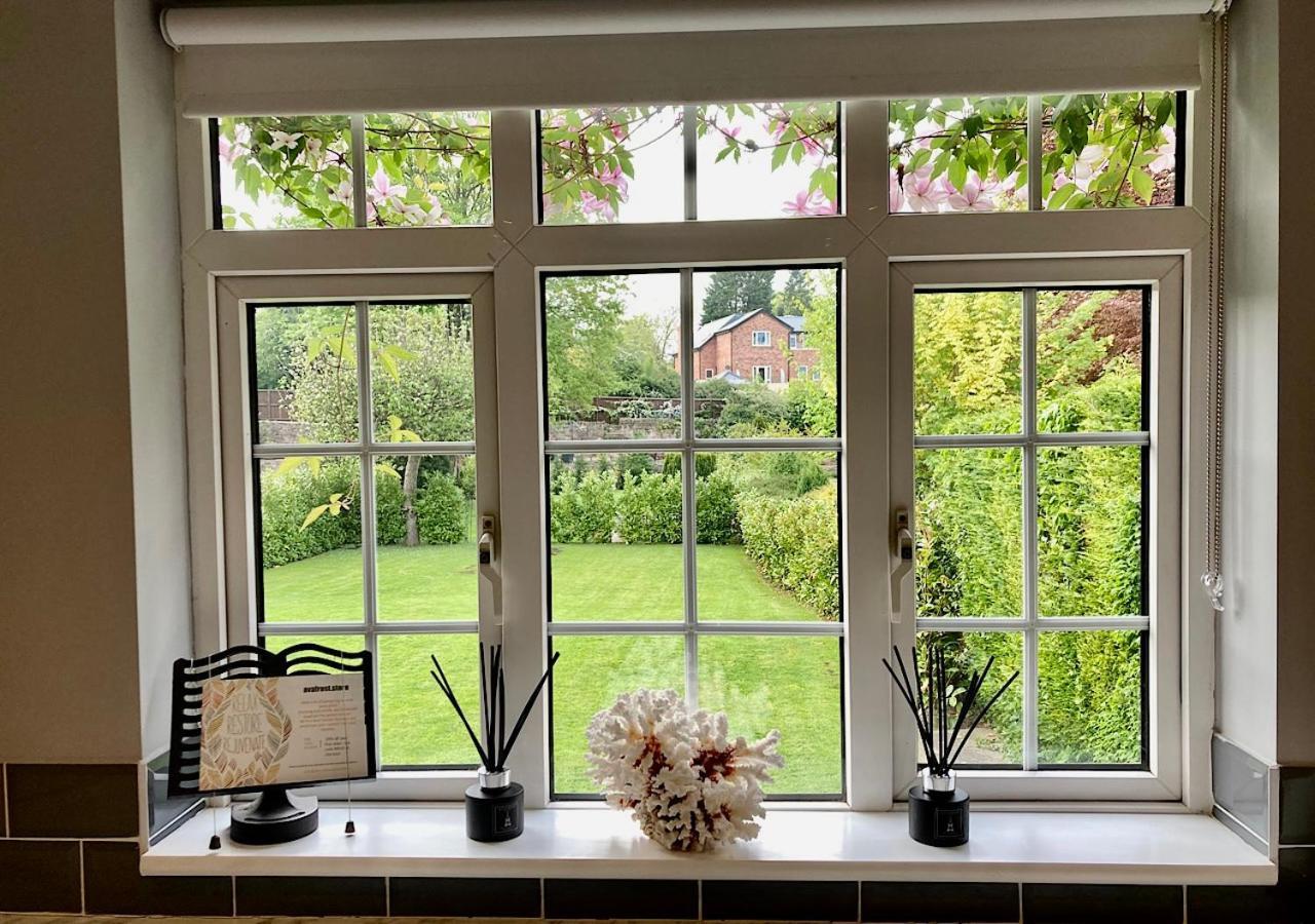 The Lodge Chester - Luxury Apartment For Two, With Free Parking! Hough Green Exterior photo